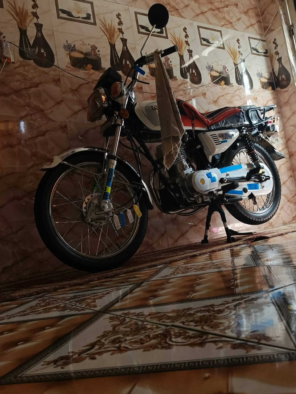 للبيع دراجه اصولي بسمي  متياز  شاصي مديل ١٨ ول باقي ٢٦  دراجه ما صارله هواي طالعه من وكيل وكيله العارضي ال شراي بي خير ويدلل مكاني مشخاب  ***********
