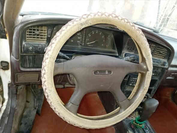 السلام عليكم  سيارة مارك للبيع 
محرك ونجي كير جديد تبريد ثلج  حداديه زينه جهة اليسار كامله مبدلها كلها راديتر جديده كهربائيات كلها شغاله سياره جاهزه ترايك وين متريد سعرها ٣٥ وبيها مجال سنويه نهاية ٢٦ ياله تنفذ ***********
