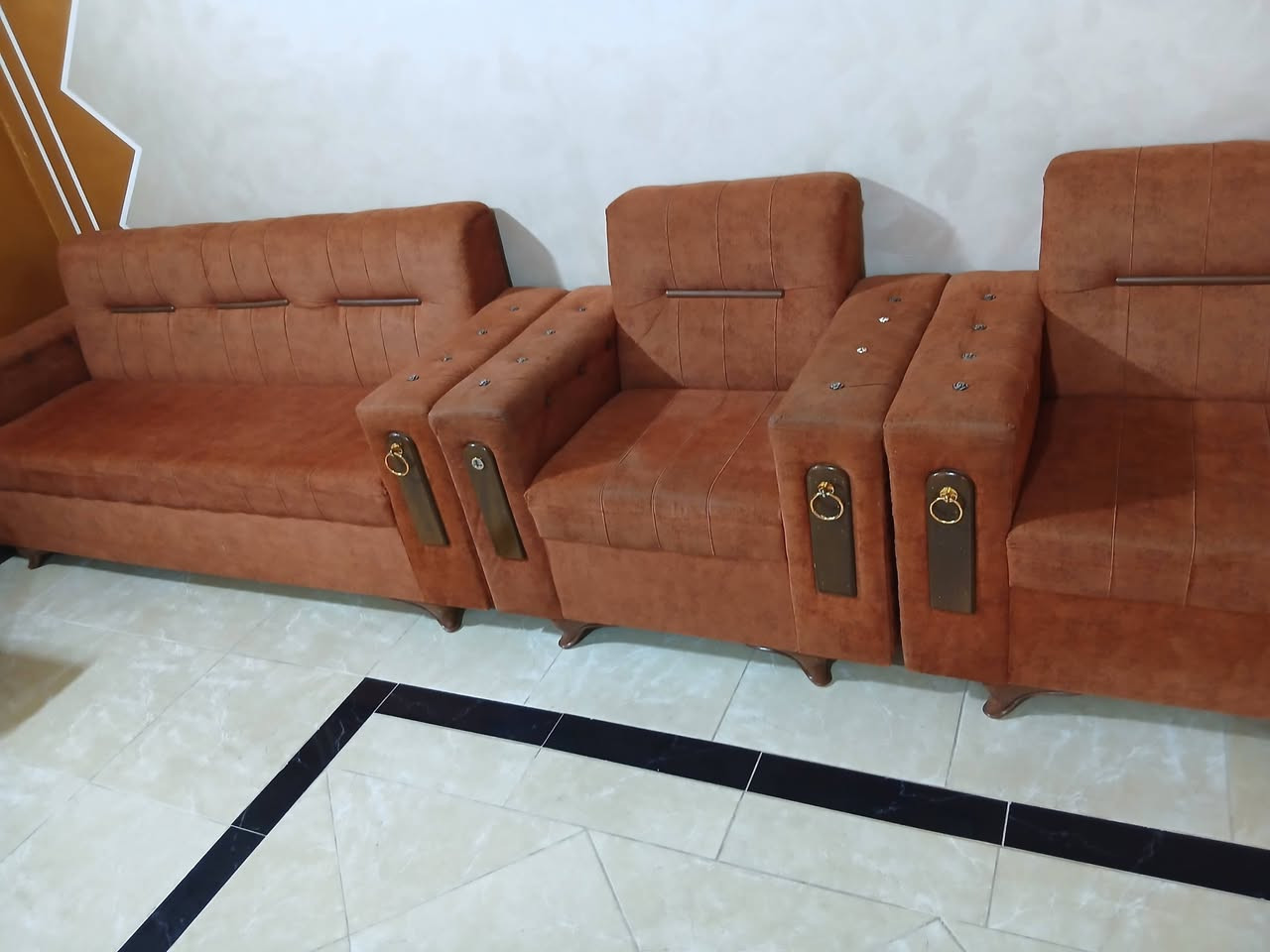 تخم ونص ١٥ مقعد بعده جديد ناصريه
مركز سعره ماخذينه مليون رايدينه ٦٠٠  ***********
