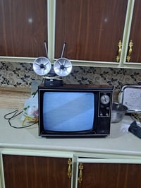 مستعملة • شغالة • تلفزيون