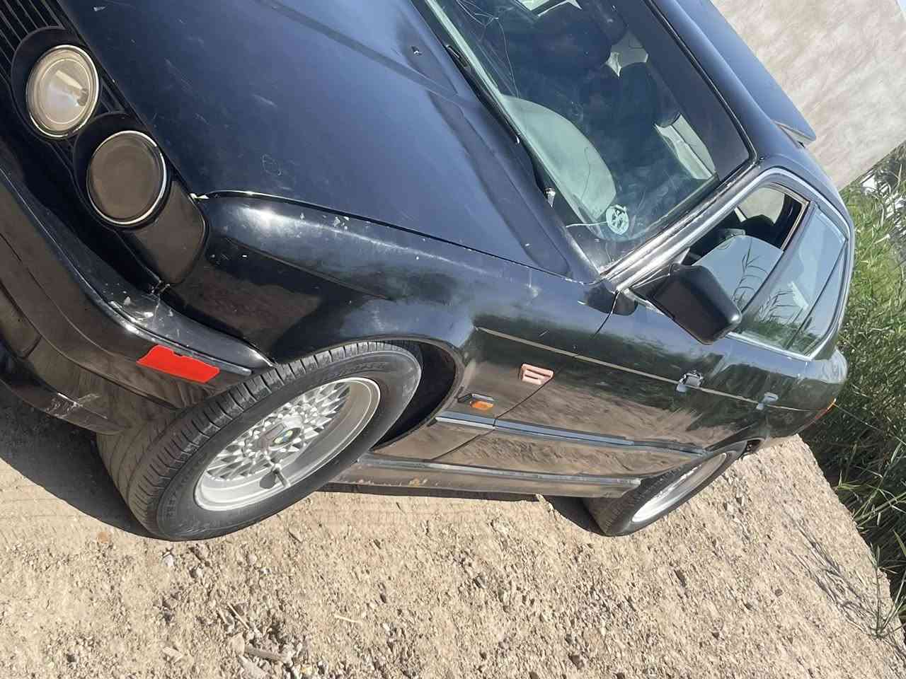 بيع سريع سعر ٢٨ سلام عليكم بي ام موديل 1991 سياره جاهزه من كلشي مكينه كير حاويه كهربائيات كله شغاله صدر امامي خلفي جديد حداديه زينه وبيه مجال بسيط مكان صقلاويه رقم التواصل ***********    *********** رجائا المو شراي لي تصل
