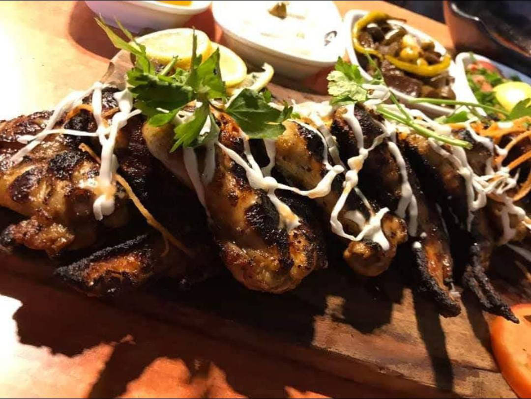 السلام وعليكم اخوان شيف مسحب دجاج واجنحة وعرايس وشيش طاووق تسحيب وتخمير وأيضا شيف مقبلات العمل السابق ولمدة 13 سنة مطعم صباح العربي متفرغ حاليا للاتصال وواتساب *********** ملاحظة من بغداد الزعفرانية
