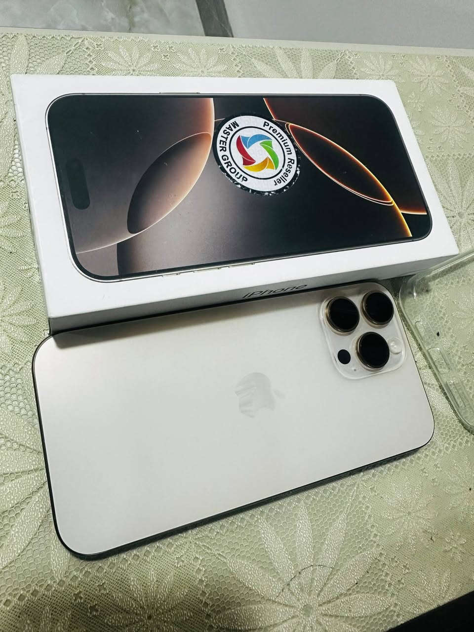 ايفون 16 برو ماكس  تك سيم
ذاكره 256

عدد دورات الشحن 283

الجهاز بعده بضمان الشركة ينتهي الضمان شهر 7 

نسبة البطارية 96 ‎%‎

السعر 1375 وبي مجال شي قليل 

الجهاز جلخ ما بي مع كامل ملحقاته كيبل شحن وكارتون  والجهاز ماستر المرغوب

***********
