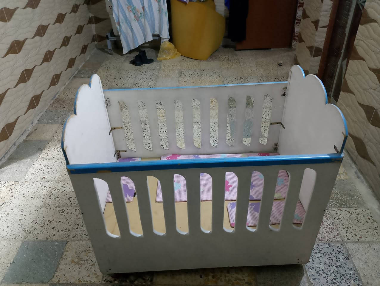 جرباية اطفال 
اطول تقريبا 120 سم   والعرض 80 سم 
مثل ماموضحه بالصور
سعرها 40 الف وبيها مجال للشراي


**إذا كنت صاحب هذا الإعلان وتريد حذفه لأي سبب، رجاءا أرسل رسالة إلى الدعم الفني**