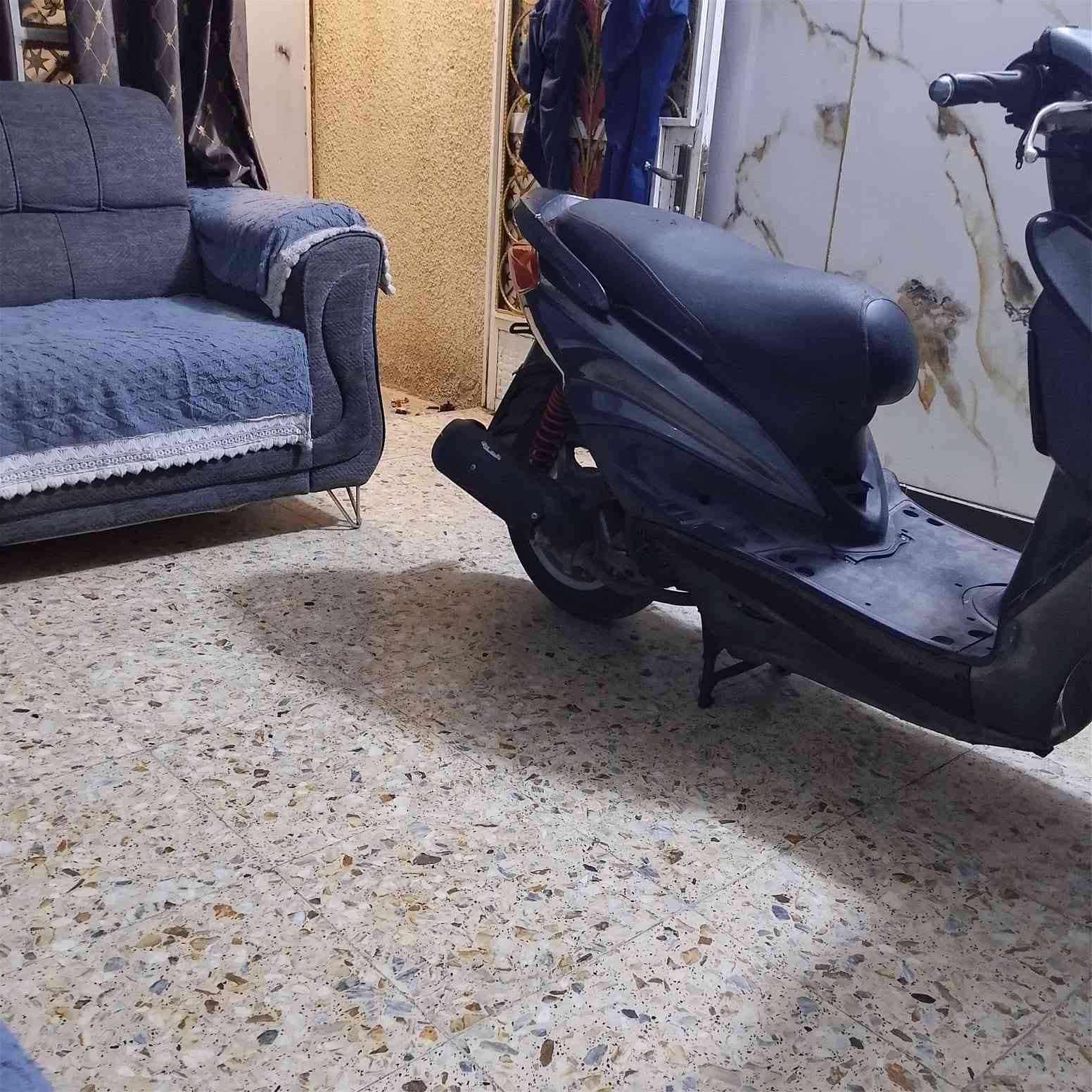 سلام عليكم متاح دراجه سكنس ياباني سلف وهندر شلعه ومعدل الكهربائية شغاله المكينة ناعمه ممفتوحه قفل ستيرن قفل صندوك وراق كامله سعر 350 المكان مدينة الصدر رقم الهاتف ***********
