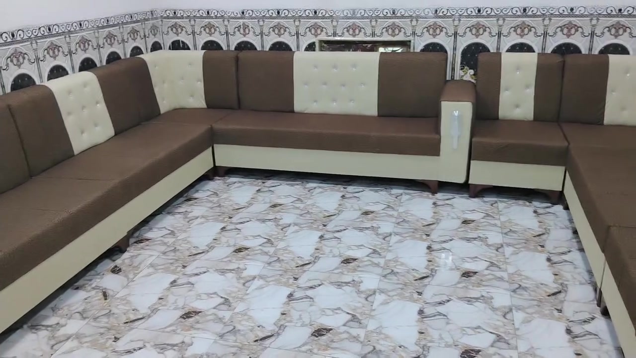 السلام عليكم عندي ديوان عشرين مقعد جديد توصا ما مستخدم يكفي استقبال ٦في 4 يفره مداير مداير ا العنوان بعقوبة صناعه الثالثه عل عثمانيه ***********.    ( وعندي خدمه توصيل بكروه)
