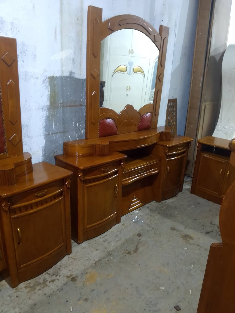 السلام عليكم غرفة سته طابقين نجاره نضافه فول العنوان حله شارع ابو القاسم الرقم *********** واتس
