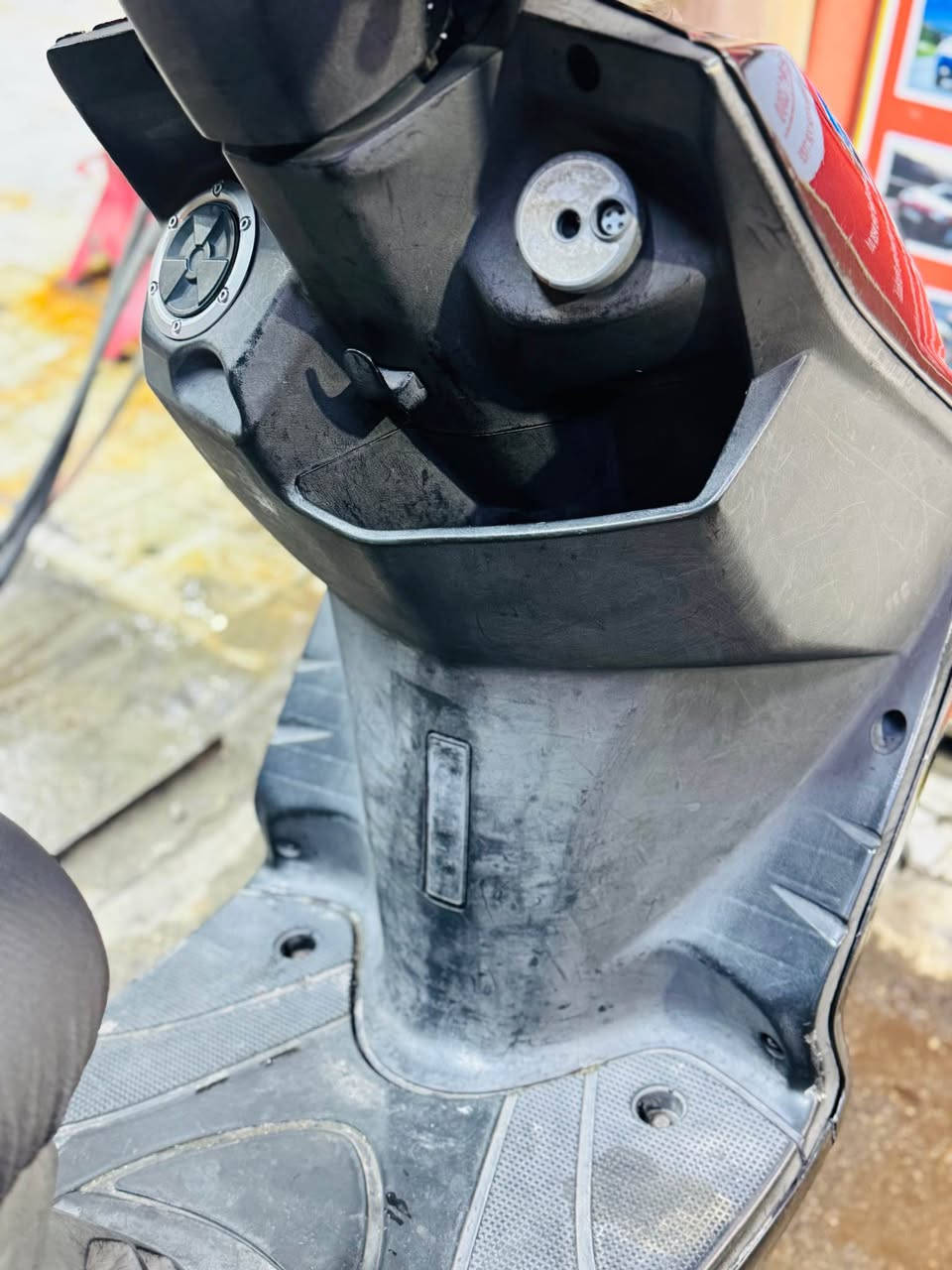 السلام عليكم سكنس فحل كابريتر كامله مكمله ما بيها نقص كلها شغاله سلف هندر بيها اكلج امامي رياضي قطره دهن رياضي بيها قباقه مال كور رياضي تخم تاير جديد نضافه فول كفرات بلادي الدراجه بس شغل واطلع السعر ٧٥٠ وبيها مجال مكاني دوره شارع ٦٠ رقمي *********** بغداد, العراق
