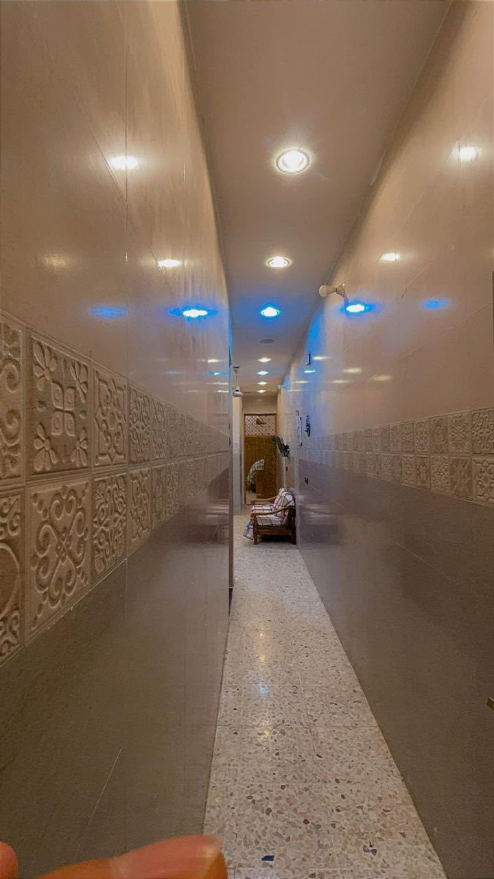 دار للبيع مساحة 100متر 
قاط واحد فول مواصفات البيت مابي كل نقص 
ارتفاع رفت 70  العنوان الرئاسة العبيدي شارع 20نهايتة 
رقم الهاتف ***********.  اي ستفسار ع الرقم مكلف بل نشر
