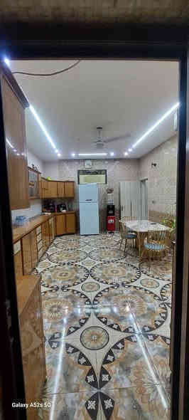 عقار طابو للبيع مساحة 336 متر وبيه فضلة واقع حال تقريبا 60 متر ذو واجهتين على شارع 15 متر الواجهه 15 متر والواجهه الثانيه على شارع 10 متر واجهه 14 متر عبارة عن بيتين منفصلات تماما صالحة للسكن دار الاول واجهه ١٤
غرفتين نوم 
غرفه خطار مع صحيات 
هول داخلي صاله جلوس
مطبخ حار  وبارد 
صحيات  بيتونه 
حوش وكراج لسياره 

دار الثاني واجهه ١٥
ثلاث غرف نوم 
هول داخلي صاله جلوس 
غرفه خطار مع صحيات 
مطبخ حار وبارد 
حوش كراج لسياره
في كركوك شارع القدس فرع المستوصف
للاستفسار أكثر الاتصال على رقم الموبايل
*********** واتساب
مركز كركوك للعقار
كركوك شارع القدس فرع أفران الحياة مقابل حديقة جيهان
