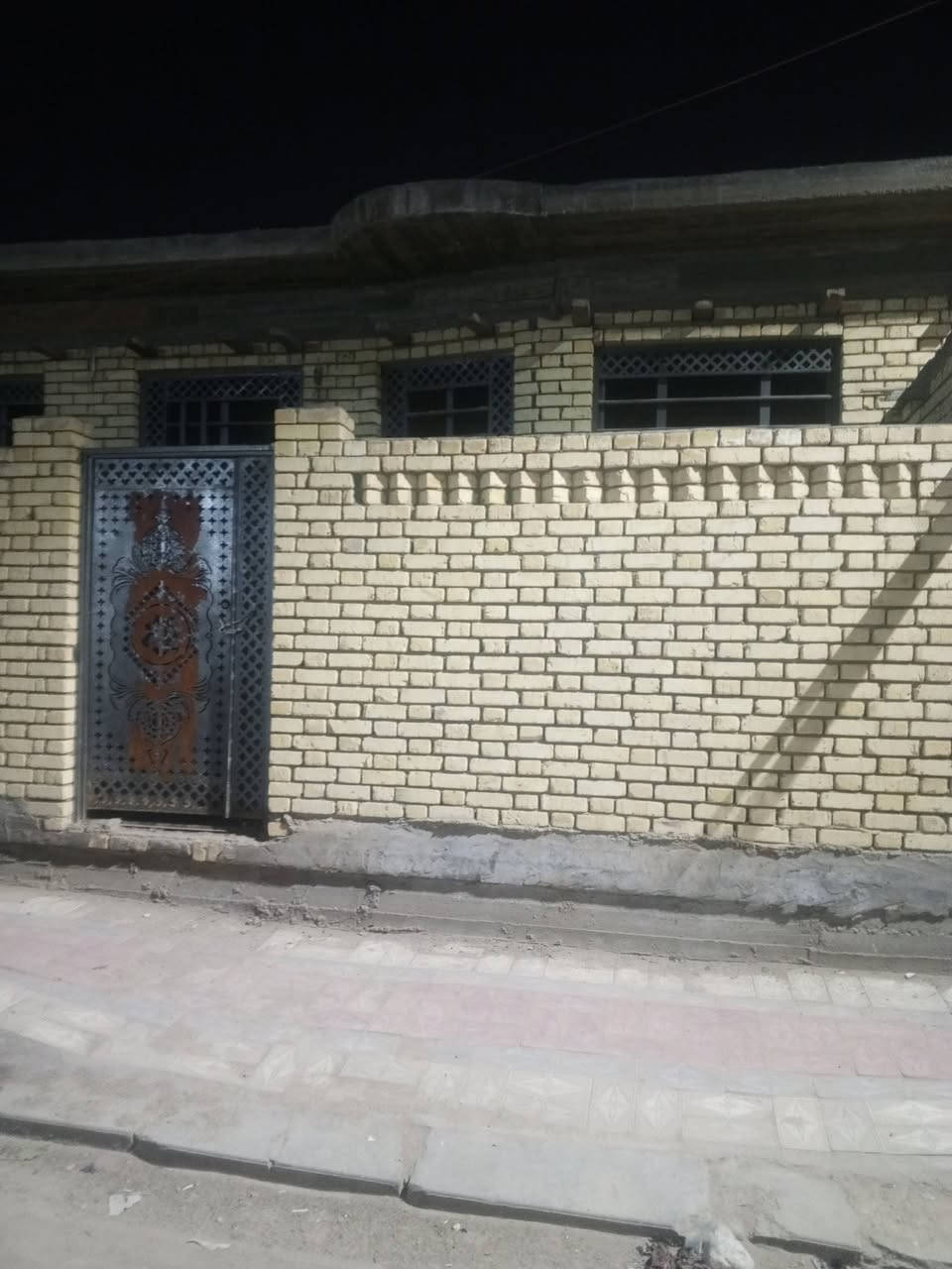 سلام عليكم بيت بسديناويه زراعي قرب مدرست صفي الدين لمساحه 100 متر لبيت هيكل رقم ***********
