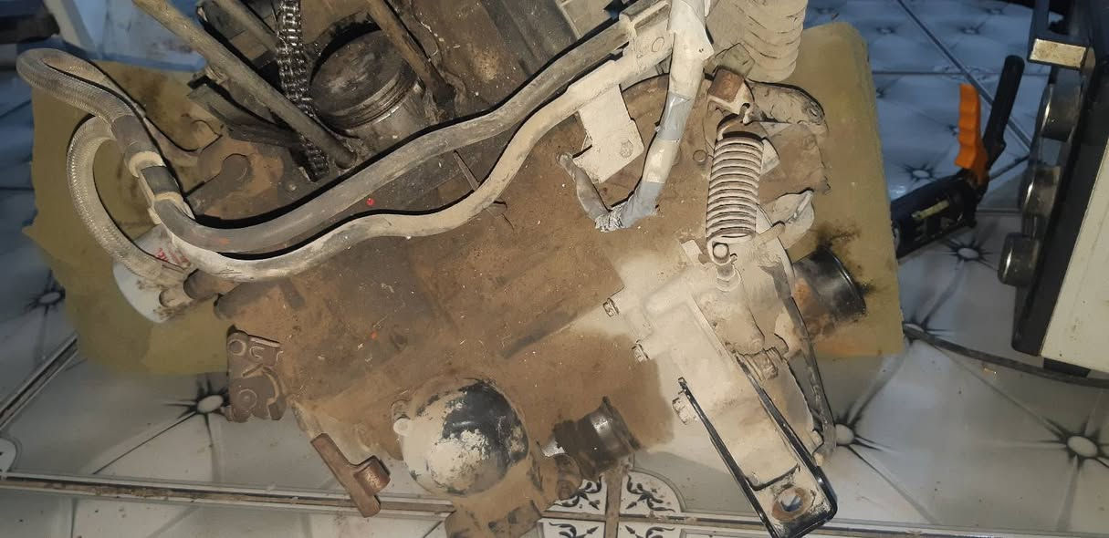 محرك هو و تفرعاته واكفة بي ولفات،السلف جديد كابريتر جديد ابيعلك محرك سحتاج تجفيت نهايته ٣٠٠ 
واتساب ***********
