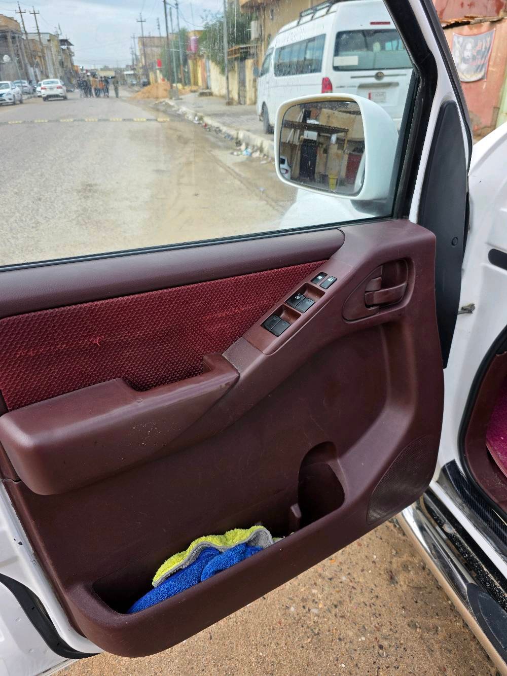 السلام عليكم نيسان نافارا للبيع مديل 2012 كير اوتـوماتيـك ، مكينة نظيفة  رقم السيارة بصرة شرط التحـويل سـنوية لحد 2029 ،هزه سنه 2026 تبريد شغال ،  فقط بيع ، سعر 100 وبيها مجال قليل حــگ الجــيـة ، للاستفسار اكثر عن التفاصيل والشراي يتصل علة هذة الرقم *********** ، السيارة بدي نظيف فقط ملاحظات قليلة ، مكاني البصرة تنومه شط العرب