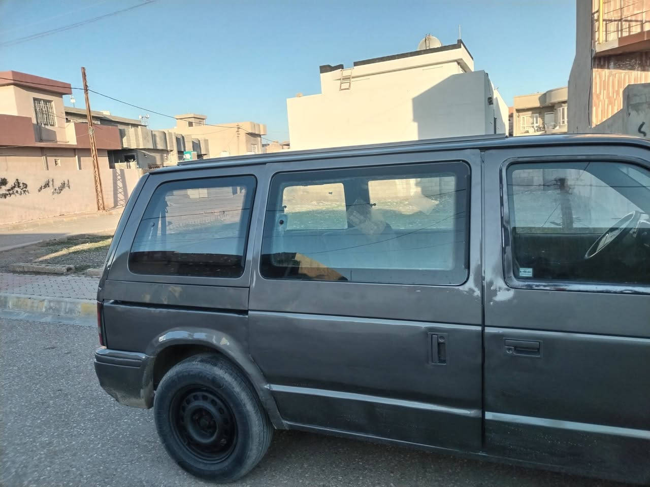 سلام عليكم سياره دوج كلايزر 7 راكب رقم صلاح الدين سنويه جديد لحد 2028 مشروع وطني تحويل موباشر كير محرك صدر اكسل تايرات كوله ابشرط سياره جاهز من كول نواحي بدون ضرر بدون خياص سعره 32 شراي خابر *********** مكان كركوك داقوق
