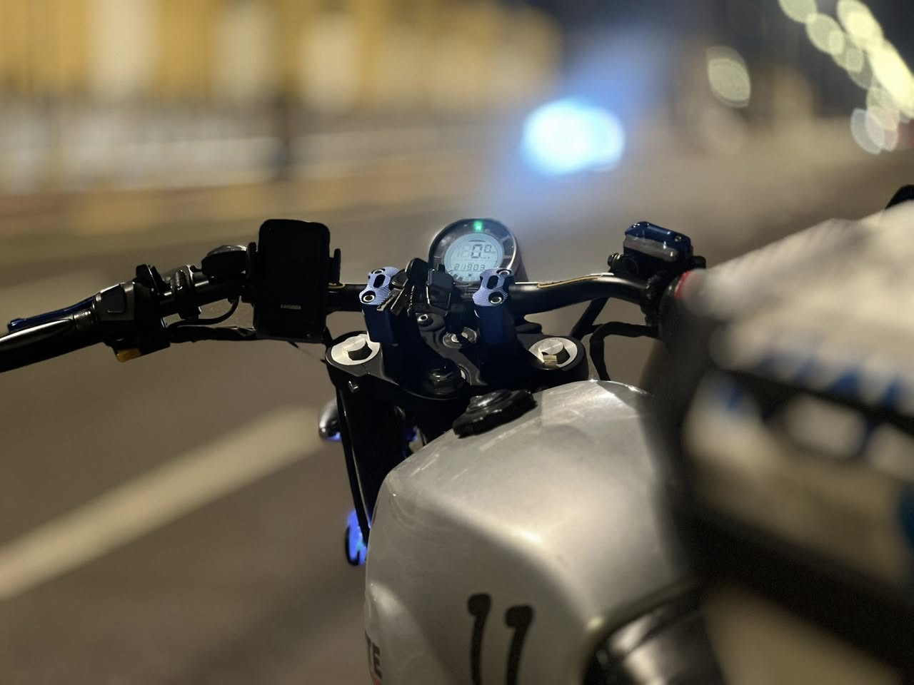 سلام عليكم دايون لايتي موديل٢٠٢٠ محرك ١٥٠ الدراجه سنويه و لوحات موجودات بس ماماخذهن الدراجه تخبل نضافه فول ستيرن رياضي مري رياضي الدراجه مكحله بلون ازرق جاملغ خلفي كاربون رياضي + جنطه مكاني كربلاء السعر خابرني ع هذا
الرقم ***********
