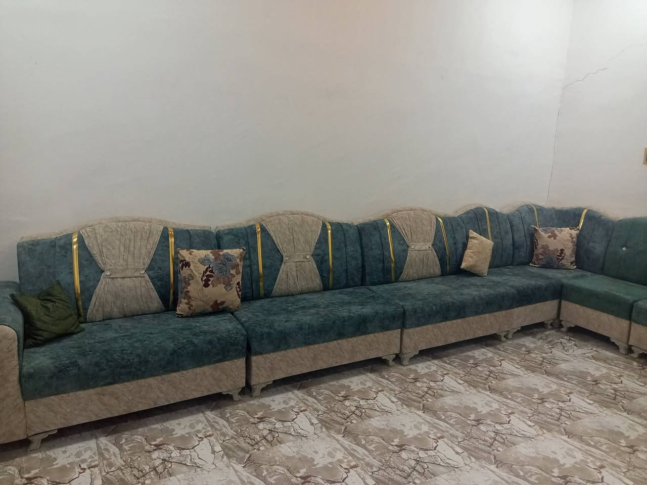 السلام عليكم
كاونتر ٤ متر تقريبآ نظيف ب٢٥٠
ديوان ١٢قطعة بلايود موا اسيورة ب٧٥٠
اثنينهن بمليون وبيهن مجال للشراي


**إذا كنت صاحب هذا الإعلان وتريد حذفه لأي سبب، رجاءا أرسل رسالة إلى الدعم الفني**