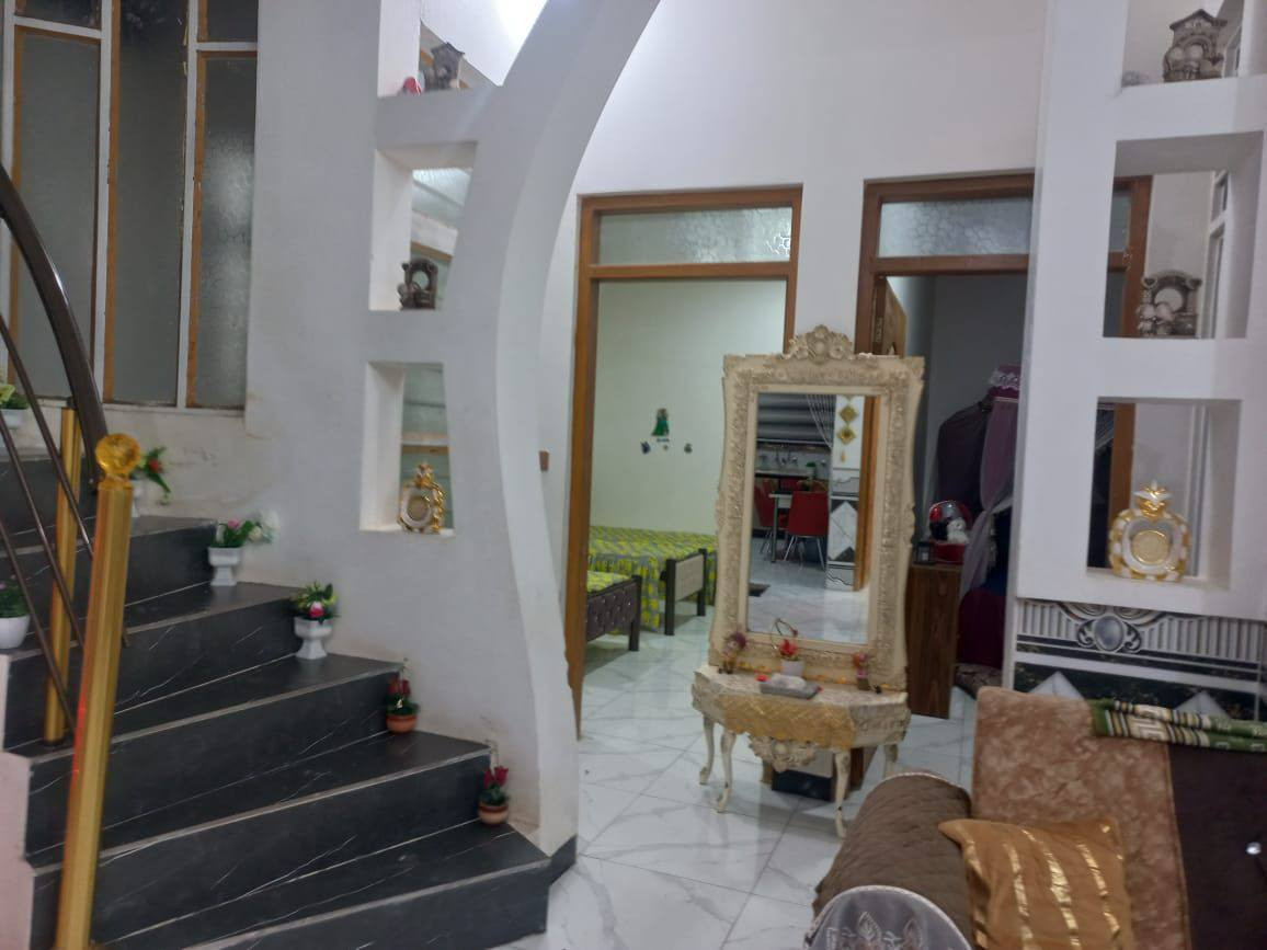 السلام عليكم
دار للبيع  ركن مساحة 150 متر
حي الدوانم قرب جامع مكية مكون البيت من غرفتين وصالة ومطبخ واستقبال طابق واحد
شركة كلاسيك للعقار 
للاستفسار
محمد الشبيب : ***********
صهيب اللمعة : ***********
