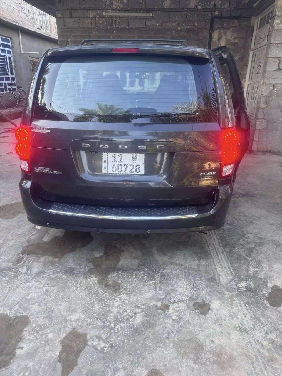 السلام عليكم ورحمة للبيع دوج كرفان موديل 2011سيارة خير من الله مكينه جديدة كير جديد البوب كهرباء والجنطه كهرباء سته سلندر محرك 3600 السنويه تنتهي 29  صدر جديد تخم تاير والسانور موجود بالصور السعر 13000$ 
للاستفسار ***********
