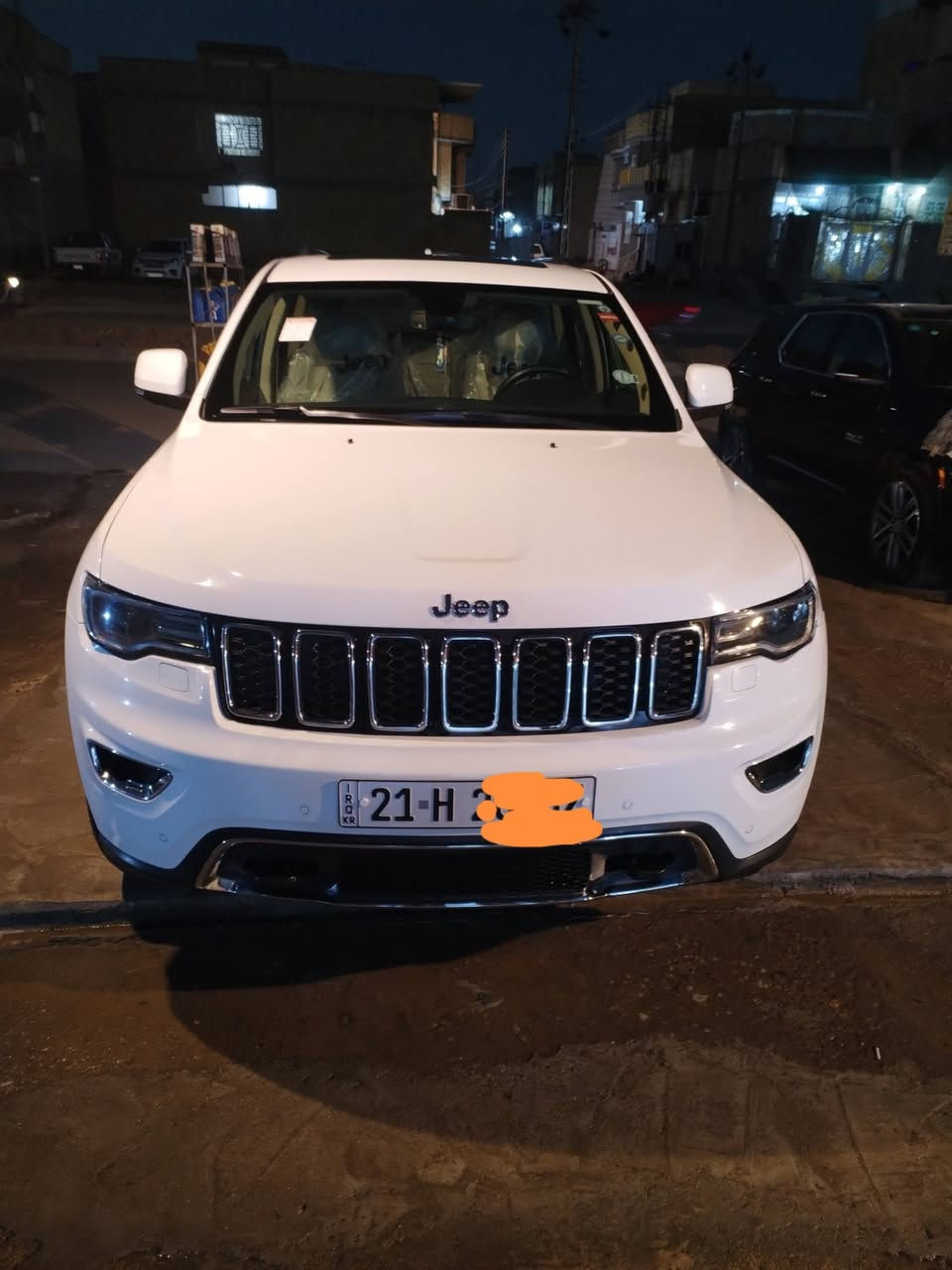 🚗 للبيع او المراوس: جيب كراند شيروكي ليمتد بلص 2018
📞 للتواصل: ***********
💰 السعر:288ورقة – قابل للتفاوض
📊 المسافة المقطوعة: 69000 مايل
🛠️ المحرك: 6 سلندر - 3600cc

⚙️ المواصفات:
• فول مواصفات لمتدد بلص 1/1
• 3 شاشات
• نظام التوقف الذاتي
• نظام إطفاء وتشغيل المحرك أوتوماتيكي
• فور ويل 4/4
• دبل سلايد بانوراما
• تشغيل عن بُعد 
• شاشة وسطية كبيرة 
• شفتات ستيرن
• صندوق كهربائي 
• دبل كزوز خلفي
• حساسات أمامية وخلفية
• نظام صوت 12 سماعة
• دعامات خلفية بلصندوك
• قطعتان تبريد ثلج
• مقعد بذاكرة 3 وضعيات
• مقاعد جلد أصلية – كهربائية مع تدفئة وتبريد
• تدفئة مقاعد خلفية
• سيدي بلجكمجه مع ريموت تحكم بالشاشة
• مرايا كهربائية 
• مري قلاب مع R
• يدات ستيل أصل
• الداخلية صاج ملكي
• نظام ملاحة Navigation
• كاميرا خلفية دوارة أصلية
• ستيرن كهربائي مع تدفئة
• فول تحكم استيرن (جهتين أمامي + جهتين خلفي)
• ناقل حركة 8 سرعات
• نظام سبورت S
• نظام اقتصادي
• مرايا جانبية تدفئة وحساسة للضباب تعمل تلقائياً مع إشارة بالمرايا
• أضواء LED أمامية وخلفية
• ستائر بالصندوق

⚠️ أضرار السيارة:
• وارد خليجي
• كفالة عامة بدون أضرار ✅ 
• السيارة بوضع الوكالة ✅ 
• كفالة الكير والمحرك والأكسل والحدادية والفورويل ✅

📌 تفاصيل إضافية:
• رقم السيارة السليمانية الدولي الجديد
• باسم المالك تحويل مباشر
• لون السيارة: أبيض
• حالة السيارة: جديدة وجاهزة بدون أي نقوصات
• بطارية جديدة
• إطارات جديدة
دسكات جديده 
• صدر جديد
ادامها كاملة للجكشن البارد
تخم بلكات اصلي جديد
فرش ارضيه جلد
