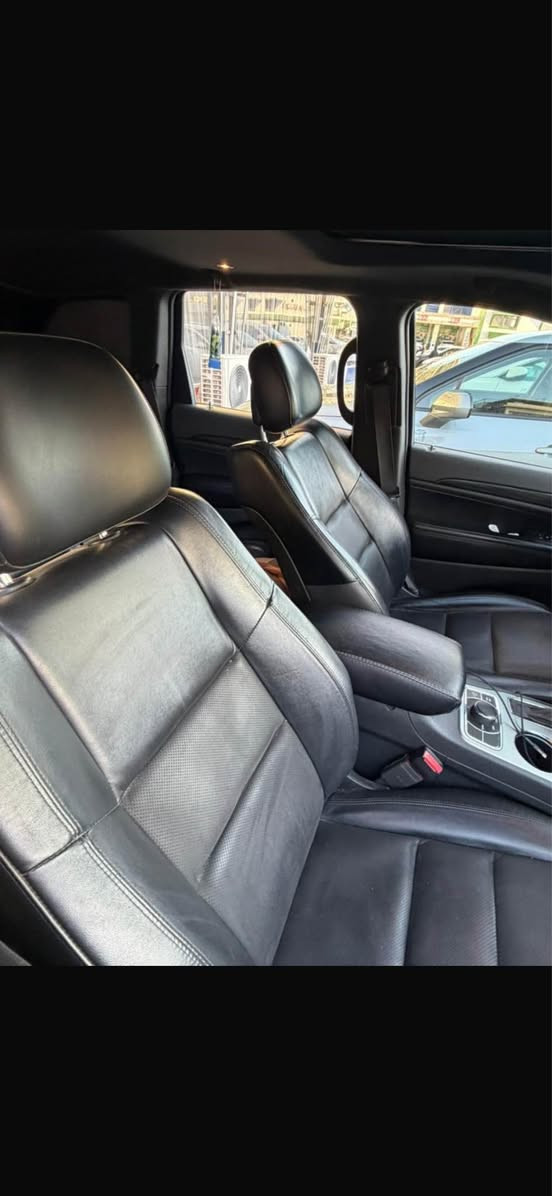 سلام عليكم جيب بلاك توب 2019 رقم بصرة بسمي السيارة جاهزة من كلشي فول مواصفات وارد كندي داخلة كفالة نضربت عندي بلباب الخلف السائق صار بيه بارد شبرين فقط ولباقي كفاله مبدل بيها مكينه 2023 جديدة كارتون السعر 255 مكاني بصرة ابو الخصيب رقمي *********** . البصرة, العراق
