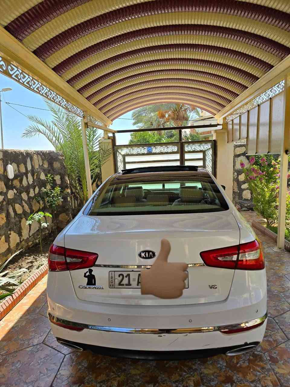 كيا كادينزا
موديل 2014 خليجي
محرك 3500– 6 سلندر 
رقم سليمانيه بسمي الجديد
مكفوله كفاله عامه
السيارة جاهزة من كلشي بدون اي نقص 
المواصفات✅ فول لفول
-تشغيل بصمة مع بصمة الابواب الامامية
داخل VIP 
-انارة بالمرايات والابواب الامامية
-كاميرا وحساسات خلفية
-بردة خلفية متحركة
-تبريد قطعتين
-تخم تاير جديد
-كشنات كهربائية جلد تدفئه
-لد امامي وخلفي
-تحكم كامل بالستيرن
-شفتات ستيرن رياضي
-نظام ترحيب 
-سماعات انفنتي 12 سماعة
-اشاير مري+شفط+مري اوتو مع البك 
وباقي مواصفات الكادينزا معروفه
**اخوان بل عافيه ع ياخذه السياره 
السياره جديده ومابيه اي عيب او نقص
السعر ١٦٥وبيه مجال شي بصيط  
العنوان كوت واسط *********** واتساب
بل خدمه لي ماعنده بلاش اله
