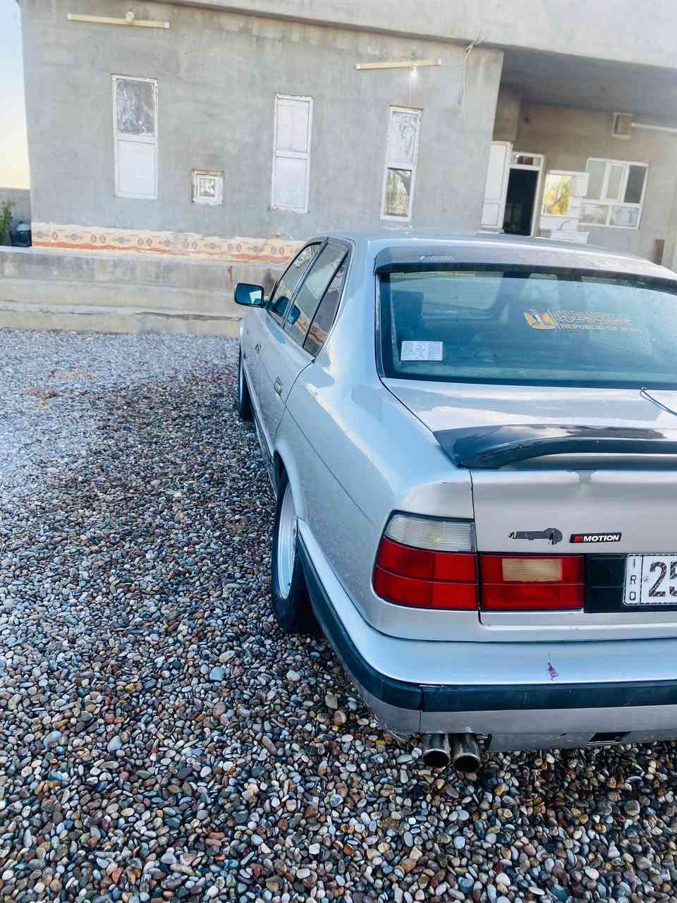 بي ام دبليو موديل 89محدث 93 تبريد ثلج مركزي تدفئة شاشه دمام مسجل فول بجم عريض مسكر كير عادي ويل جديد تأير جديد كشنات جلد اصلي جديد السياره متعوب عليه هواي صدر جديد وره وكدام شرط جام 4كهرباء رقم جديد بسمي لل 30 نضيفه كلش السعر 50وبيها مجال//***********
