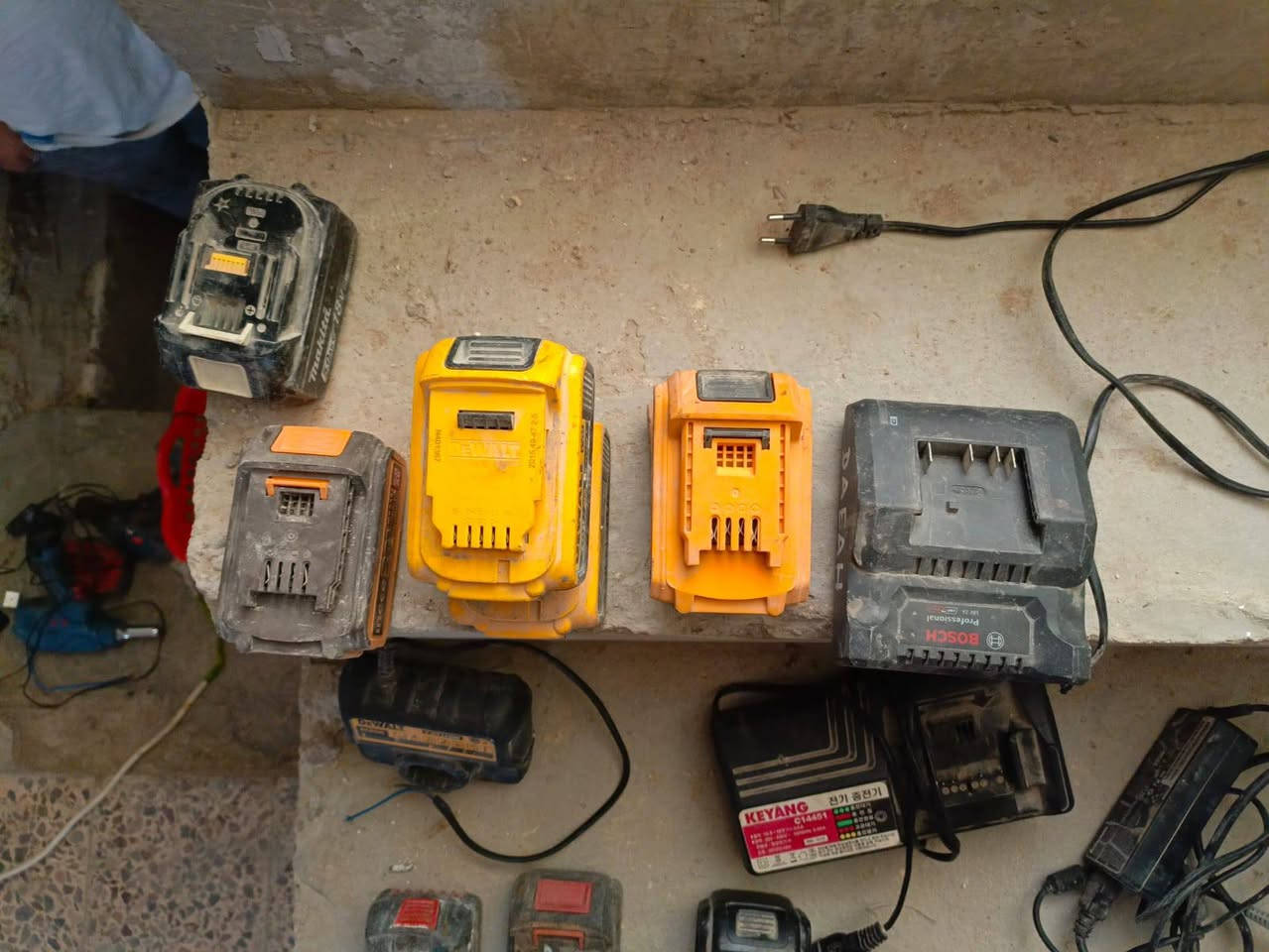 السلام عليكم كارتات مكينه لحيم جديد وغير مستخدم وبطاريات وشاحنات قيم وأخذ بس لاتكسر بيهم

***********
