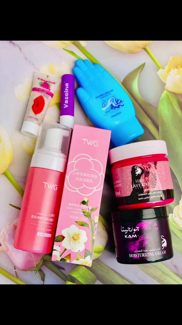 بوكس عناية متكامل – دلع من الرأس للكعب 🌸
إذا تريدين عناية كاملة ببكج واحد مرتب 💕 هذا البوكس راح يغنيج عن هواية منتجات 👇😍

🫧 غسول وجه كوري – تنظيف عميق ويخلي البشرة ناعمة ومنتعشة ✨
🌺 كريم مرطب زهرة الصحراء جورجينا – ترطيب قوي ولمسة نعومة تدوم
🦌 كعب الغزال – يعالج التشققات ويخلي ملمس الكعب ناعم ومرتب 👣
🤲 كريم مرطب لليدين – نعومة فورية ويحافظ على رطوبة اليدين
💄 حمرة سحرية – لون طبيعي حسب حرارة الشفايف 💋
🍓 مقشر للشفاه – يزيل الجلد الميت ويخلي الشفايف ناعمة وجاهزة للحمرة

بوكس عناية متكامل ✨
تنظيف + ترطيب + نعومة + جمال


**إذا كنت صاحب هذا الإعلان وتريد حذفه لأي سبب، رجاءا أرسل رسالة إلى الدعم الفني**