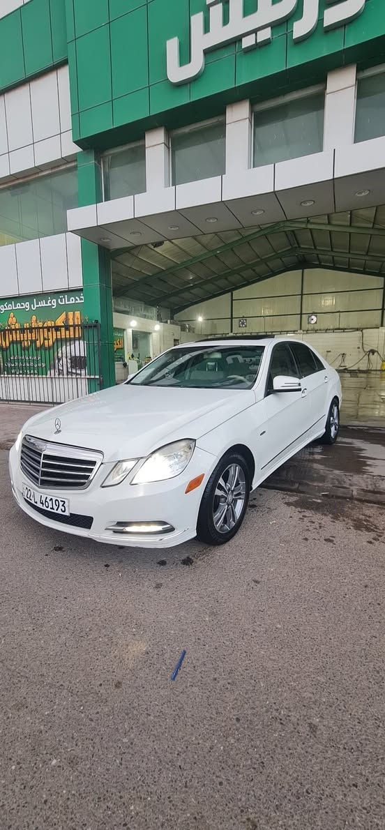 مرسيدس بنز E350 موديل 2011 – وارد أمريكي 🇺🇸
🔹 الموديل: 2011
🔹 الفئة: E350
🔹 الاستيراد: وارد أمريكا
🔹 المحرك:
V6 سعة 3.5 لتر
قوة تقريبًا 268 حصان
أداء قوي وناعم
🔹 ناقل الحركة:
أوتوماتيك 7 سرعات (7G-Tronic)
🔹 الدفع: خلفي
🔹 اللون الخارجي: أبيض
🔹 اللون الداخلي: بيج (جلد)
ضرر قطعتين بوند وجاملغ سايق 
✅ المواصفات:
فتحة سقف بانورامية
مقاعد جلد كهرباء مع ذاكرة
تحكم كهربائي بالمقاعد
شاشة وسطية مع نظام معلومات
نظام صوتي أصلي
تحكم بالمقود (Multi-Function Steering Wheel)
تشغيل بدون مفتاح (Keyless Go)
إضاءة نهارية LED
جنوط ألمنيوم أصلية
مرايا كهربائية قابلة للطي
تحكم بالمناخ أوتوماتيك (ثنائي المناطق)
ABS – ESP – Airbags
مثبت سرعة (Cruise Control)
🛠️ الحالة:
السيارة نظيفة جدًا
المحرك والجير بحالة ممتازة
مكيف بارد
لا تحتاج مصروف
📍 الموقع: (كركوك)
💰 السعر: (160$)
📞 للتواصل: ( *********** )
