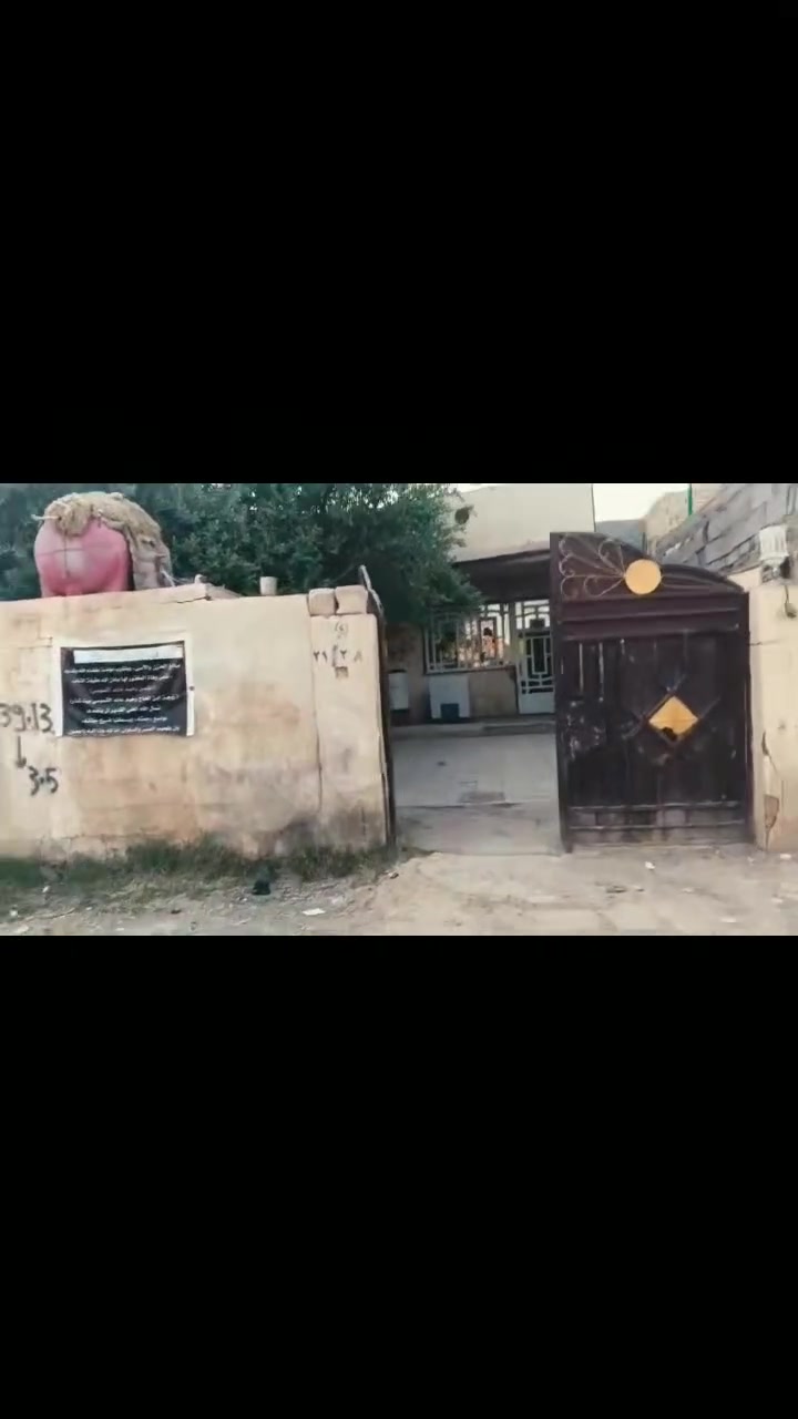 السلام عليكم بيت للبيع مساحه 300 متر يحتوي على اربع غرف نوم 5×4 واستقبال 8×4
البيت كله كاشي والسطح شتايكر 
موقعه حي الرسول للإستفسار الاتصال على الرقم
***********

