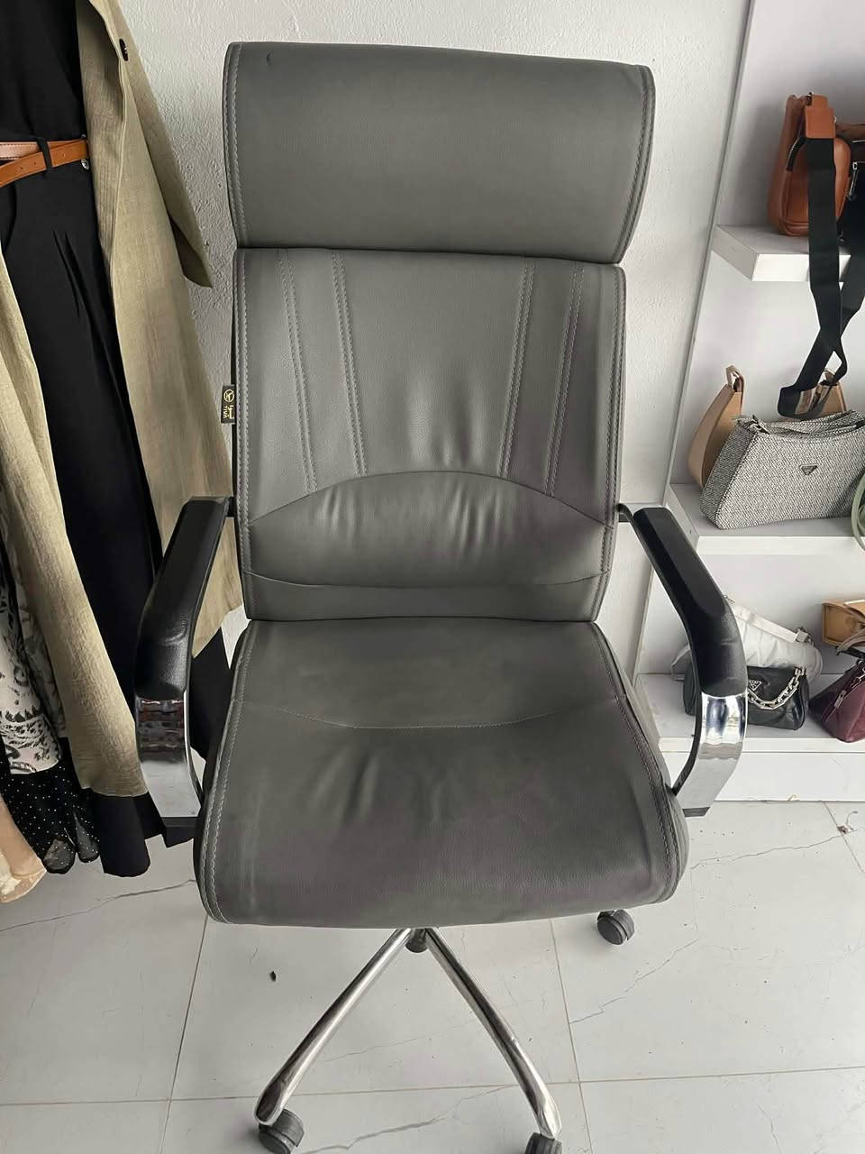 ئەم كورسیە بۆ فرۆشتن 
تازەیە و كوالێتی زۆر باشە 
نرخی ٥٥ ھەزار 
سلێمانی Singapore


**إذا كنت صاحب هذا الإعلان وتريد حذفه لأي سبب، رجاءا أرسل رسالة إلى الدعم الفني**