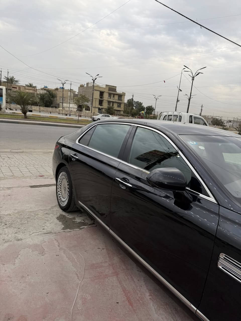 السلام عليكم للبيع جنيسيس 2020 G90
رقم بغداد
السيارة وارد كوري 
فول مواصفات 
داتاشو
كاميرات 360 درجة
باب طويل Long
وباقي المواصفات معروفة 
ماشية 67 الف ميل
بيها صبغ جاملغ امامي
 والبنيد تبديل
مكينة 3.8
السيارة جديدة كلش 
والسعر مناسب كلش 325 ورقة وبيها مجال 
مكان السيارة بغداد
للاستفسار ***********
