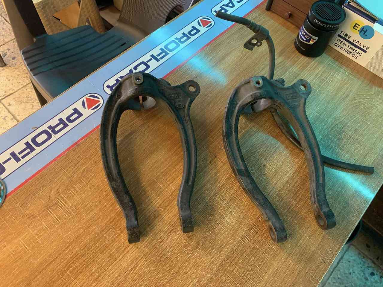 سلام عليكم غراض ازيرا من   طبله 50
@ بك لايت زوج 50
يده باب تك 10
مسطره دعائمه زوج 50
شباك 50
دمام 25
ماطور 30 
بردات تخم كويتي 30
العنوان بغداد 
***********
