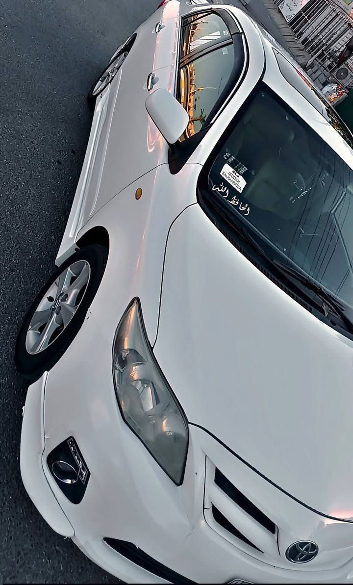 السلام عليكم 
كورلا خليجي S 2013 
 بسمي   1/1 لمتدد
فول الفول 
فتحه سلايت 
ويل 16 
تحكم استيرن 
حساس اصلي 
كت لاحيه اصلي S
داخل صاج اصلي 
محرك 1800 
داخل بيجي 
السياره بيها صبغ ٣ قطع بدون ضرر
رقم بغداد 
السعر ١٢٦ وبيها مجال
مكان السياره فلوجه 
رقمي ***********
