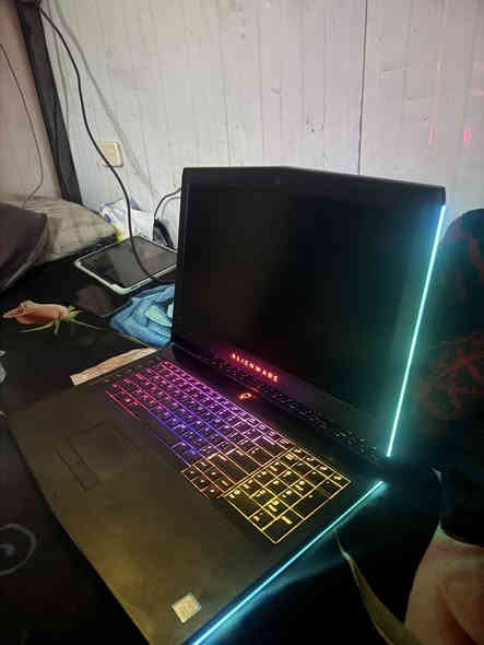 لابتوب Dell Alienware 17 R4
Core i7 7700hq:معالج
كارت شاشه:Gpu gtx 1070 8gb
Ram 16
Ssd 256
بيها عطل بايوس شاشه من تفتح سوده يعني تاخذها بس سوي بايوس غيرها مابي وكلش نضيفه وتجي بس شاحنه وياها
سعر:200 وبيها مجال عنواني البلديات ***********

