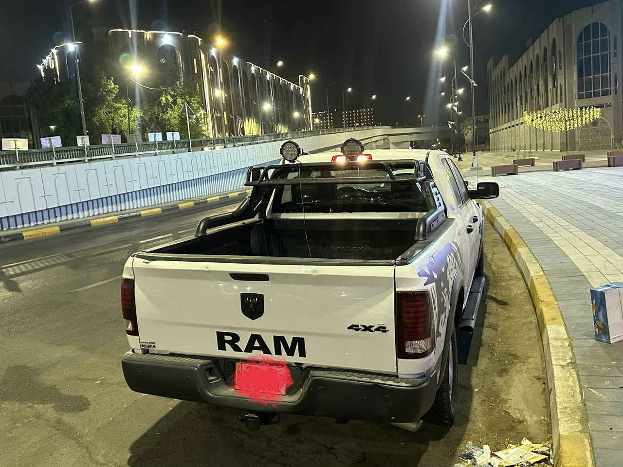 رام موديل 21 بدي قصير وباب قصير مستعجل على البيع حادثهة باب وجاملغ جهة السايق وبيهة قطعات صبغ متفرقة قليلة سيارة جاهزة من كلشي رقم اربيل باسمي تخم تاير جديد صدر كلة جديد امامي خلفي  جاهزة من كلشي السعر. 220  وبيهة مجال  مكاني شارع حيفا.  ***********   محرك 6 سلندر
