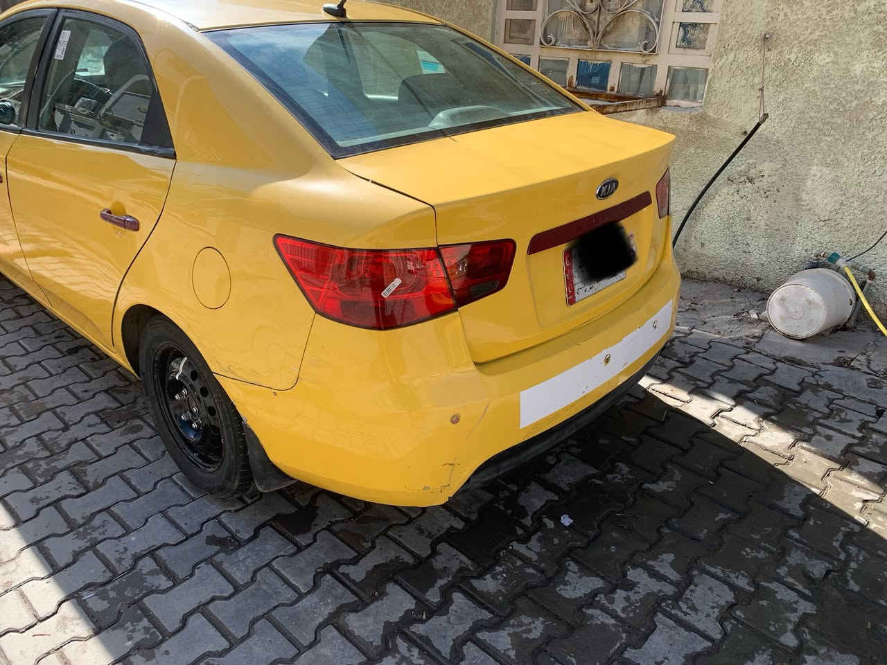 السلام عليكم كيا فورتي موديل ٢٠١١ رقم بغداد مكينه ٢٠٠٠ دوش سياره مبدل بنيد و باب خلف السايق بسأمي عارضها ب٧٣ و بيها مجال و اكو ملاحظات بيها اتصل و تدلل ***********
