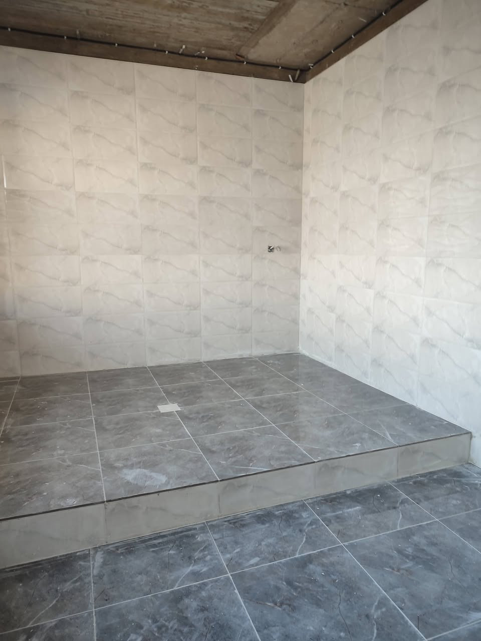 السلام عليكم نشتغل في ترميم المنزل وتقسيم المنزل اله منزلين ونعمل في بناء الاراضي والطابق الثاني وترميم كافة المنازل وتصفيط البادلو وتصعيد المواد وتنضيف المنازل وسعر مناسب جدا جدا ‏‪***********‬‏ /***********
