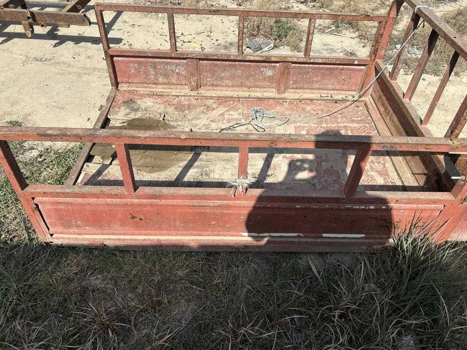 بدي ستوته للبيع يحتاجله حصيره لان حصيرته تعبانه

***********
