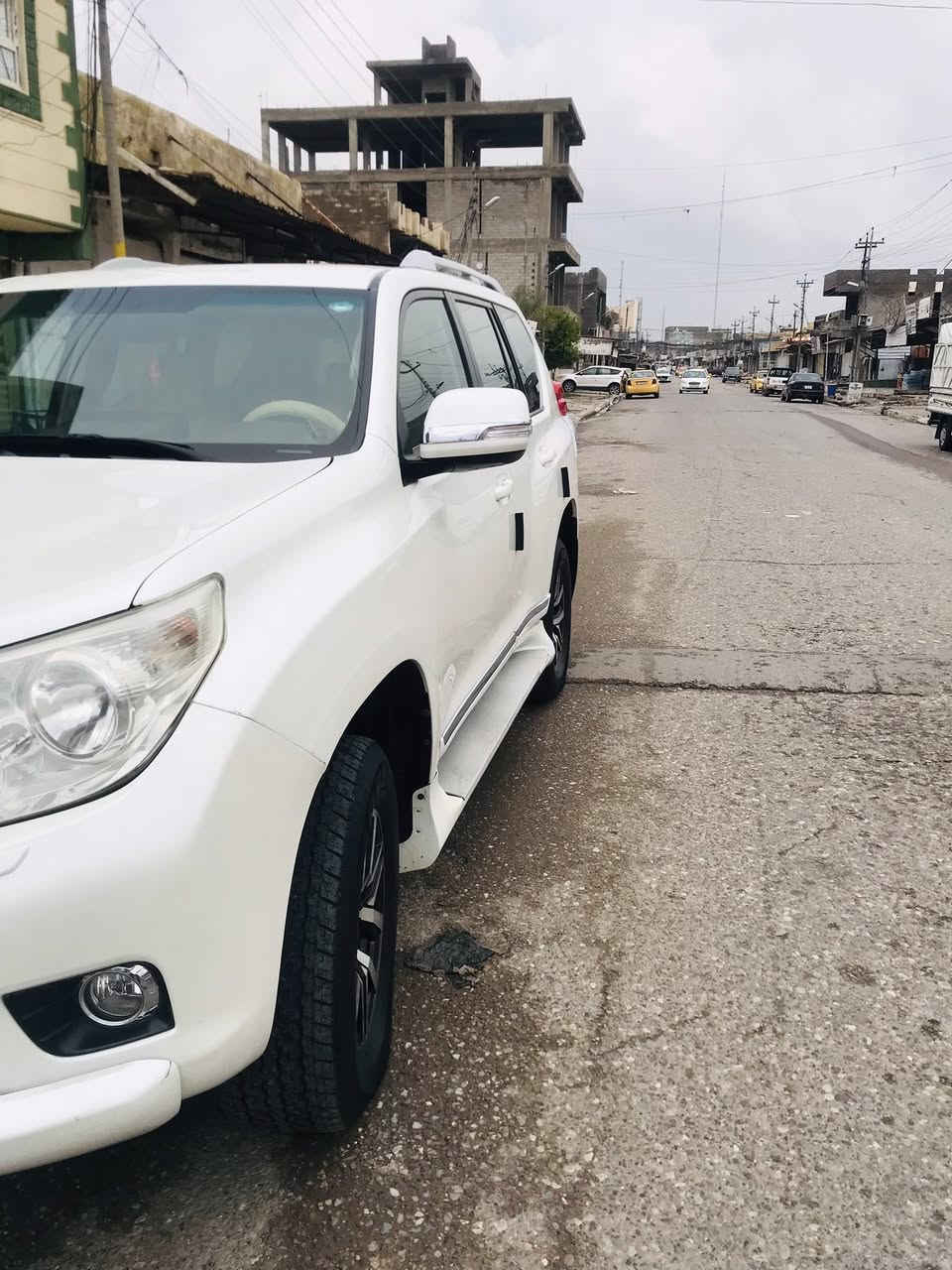 السلام عليكم برادو للبيع مديل 2010سياره بلاه صبغ واله ضرر مكينه مامفتوحه كير شرط السياره احله من الصور سبير تعليك السعر 225 وبي مجال  رقمي ***********
