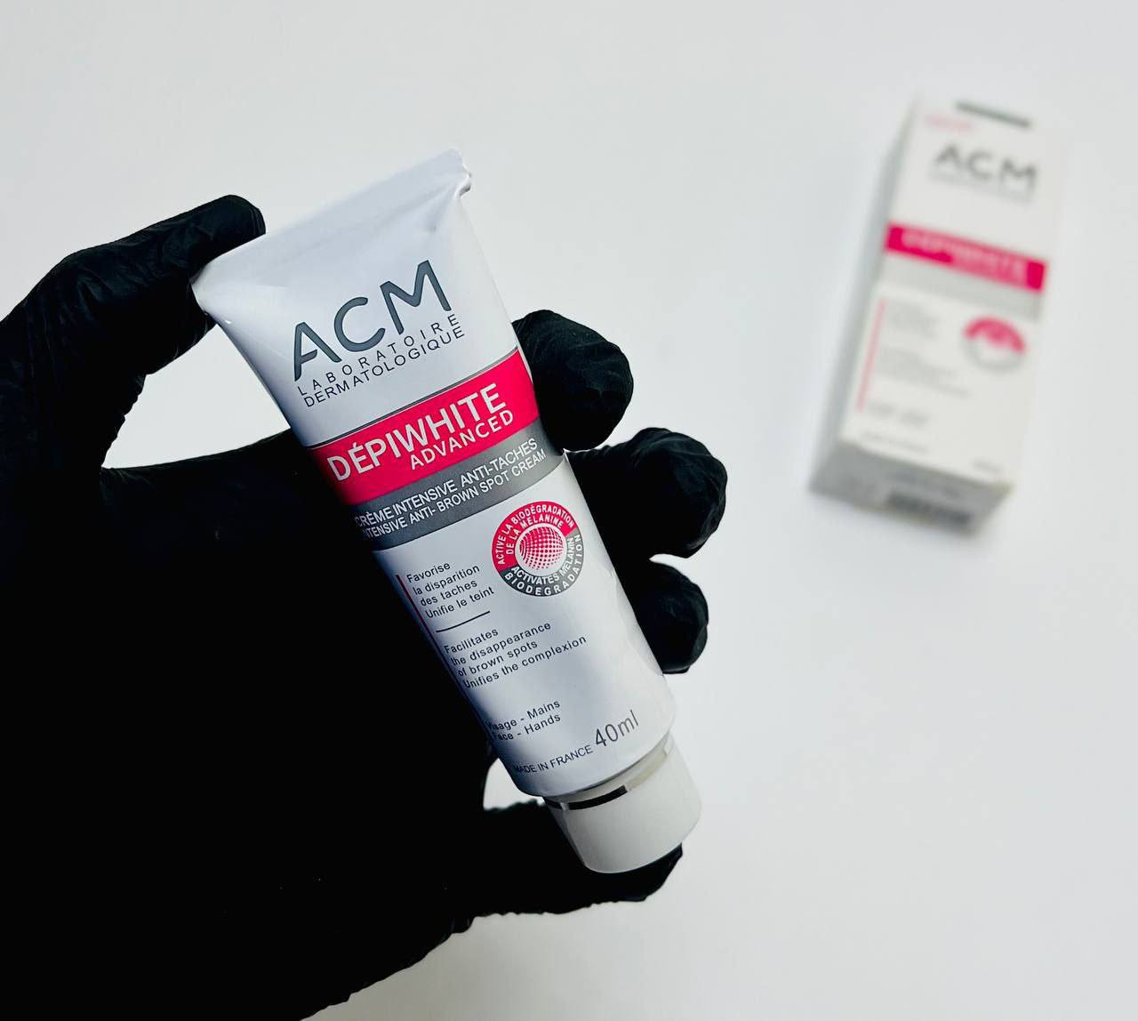 كريم ديبي وايت أدفانسد من مختبرات ACM الفرنسية هو الحل المثالي لتفتيح البشرة وتقليل التصبغات والبقع الداكنة 🌿☀️ يتميز بتركيبة قوية مختارة بعناية تعمل على تقليل إنتاج الميلانين وتفتيح المناطق الداكنة ✨ كما يساعد على توحيد لون البشرة واستعادة نضارتها 🌸 يمكن استخدامه على الوجه واليدين بفضل تركيبته الخفيفة والسريعة الامتصاص التي لا تترك أثراً دهنياً 💦 مناسب للاستخدام اليومي ومثالي للبشرة الحساسة 🧴💖  
#ACM #ديبي_وايت_أدفانسد #تفتيح_البشرة #كريم_تصبغات #عناية_بالبشرة #ACM_فرنسا #توحيد_اللون #كريم_مفتح #بشرة_صافية #البقع_البنية  
#يوجد #توصيل #الكافه #المحافضات#العراق


**إذا كنت صاحب هذا الإعلان وتريد حذفه لأي سبب، رجاءا أرسل رسالة إلى الدعم الفني**