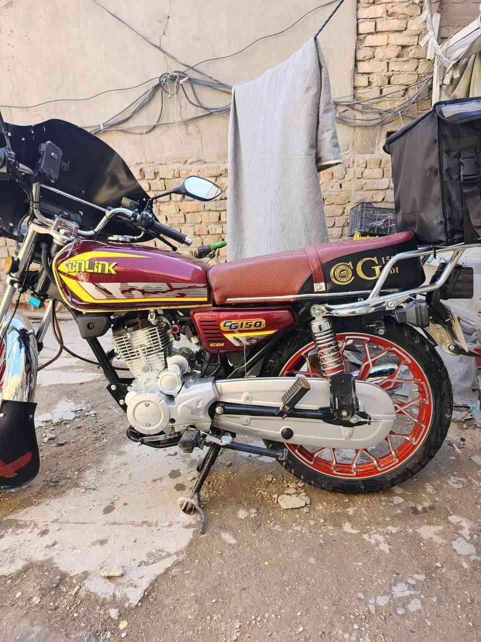 سلام عليكم دراجه ايراني 2025 جديده الدراجه مرقمه بغداد لوحات انكليزي شرط تحويل ثاني يوم سعر واحد700  وبيهه مجال مكان بغداد العبيدي #***********
