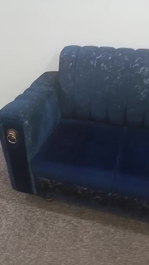 للبيع طخم ديوان نضيف مابي اي ضرر ديوان لون نيلي 9 متر خشب عراقي ثقيل والقماش قديفه بي زاويه وحده السعر 400العنوان الموصل للاستفسار خاص #الموصل #الجميع #المتابعين #للبيع


**إذا كنت صاحب هذا الإعلان وتريد حذفه لأي سبب، رجاءا أرسل رسالة إلى الدعم الفني**