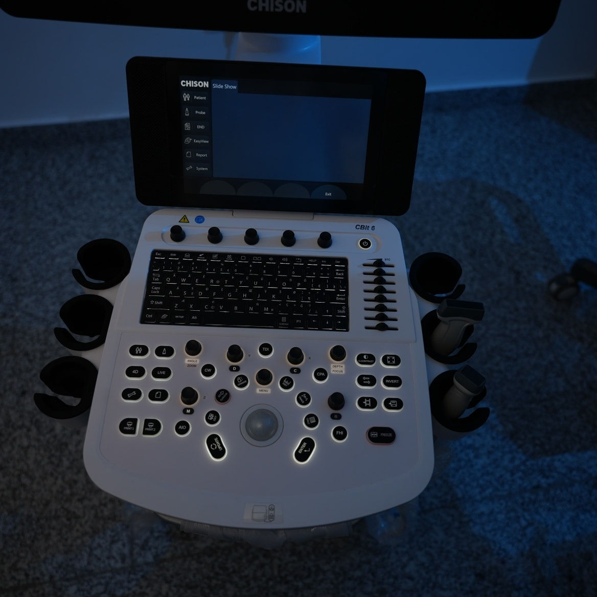 🔷 جهاز Chison CBit 4 — خيار الأطباء الأذكى للتشخيص الدقيق ..

✨ عندما تجتمع التكنولوجيا المتقدمة مع سهولة الاستخدام لتحصل على نتائج أسرع وثقة أكبر في التشخيص.

🔹 المواصفات التقنية المتقدمة:
 ✔️ شاشة LED قياس 19 إنش عالية الدقة
توفر وضوحًا ممتازًا للصورة حتى أدق التفاصيل، مع زاوية رؤية مريحة تقلل إجهاد العين أثناء العمل الطويل.
✔️ محرك المعالجة الذكي X-Engine
يعزز سرعة معالجة الصورة ويحسن التباين والدقة، مما يساعد على تشخيص أكثر وضوحًا وثباتًا.
✔️ تقنية Q-Image المتطورة
تحسين تلقائي لجودة الصورة وتقليل التشويش للحصول على صور أكثر نقاءً بدون تدخل يدوي.
✔️ تقنية C-FHI (Compound Frequency Harmonic Imaging)
تعمل على دمج الترددات لتحسين اختراق الأنسجة ودقة الصورة، خاصة في الحالات الصعبة.
✔️ دوبلر ملون عالي الحساسية
لقياس تدفق الدم بدقة عالية، مثالي لفحوصات الأوعية، البطن، النساء والتوليد، والقلب.
✔️ واجهة استخدام سهلة وذكية
تصميم عملي يختصر وقت الفحص، مناسب للأطباء ذوي الخبرة والمبتدئين على حد سواء.

🔹 مجالات الاستخدام: 
▪️ نسائية وتوليد 
▪️ باطنية وقلبية 
▪️ أوعية دموية
▪️ استخدامات عامة داخل العيادات والمستشفيات

🎁 العرض يشمل:
 ✔️ توصيل مجاني داخل بغداد والمحافظات
✔️ تنصيب احترافي داخل العيادة 
✔️ تدريب عملي شامل لضمان أفضل استخدام
✔️ دعم فني مستمر

📞 للحجز والاستفسار : ***********                أدارة المبيعات / م علياء 

الأحدث — الأكثر مبيعًا — والأفضل في فئته لمن يبحث عن الجودة والاعتمادية بسعر منافس.
#التميّز #Chison #CBit4 #أجهزة_سونار #تشخيص_دقيق_لحياة_صحية_أفضل
