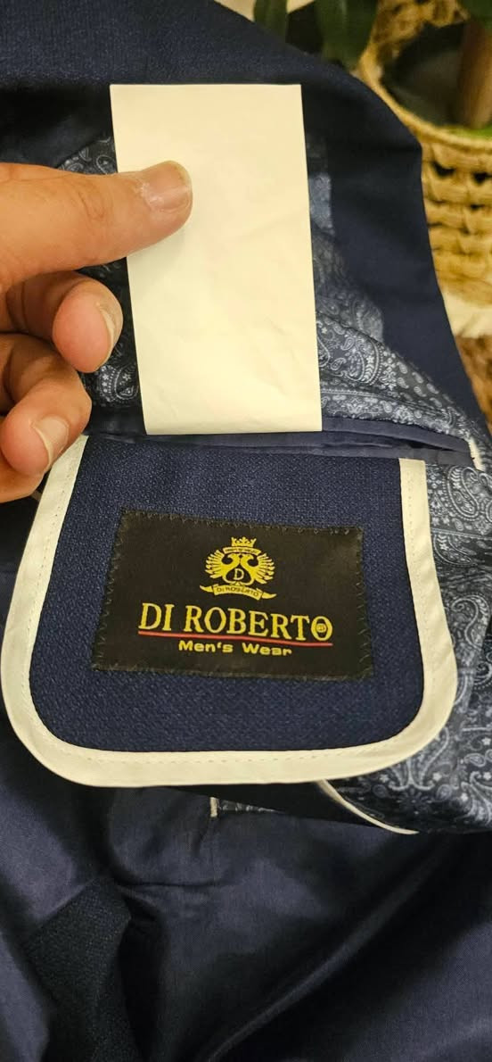 عندي بدلة رسمية (قاط) اخذتها من ازياء هوليود الي بالمنصور
واتساب ***********

أخذته سترة وبنطرون ويلك ب ٩٥٠٠٠ دينار
ملبوس مرتين مو اكثر 
جديدة بعدها كأنه ماملبوسة 

قياس M  (اللون نيلي طوخ كلش مرتب)

اريدها قفل من الاخير ٤٠٠٠٠ قفل قفل قفل
توصيل داخل بغداد ٥٠٠٠
 توصيل محافظات ٥٠٠٠ دينار

واتساب ***********
