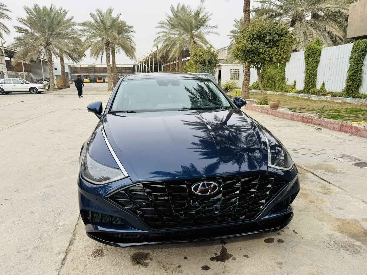 بسم الله الرحمن الرحيم
كلشي ذاكر 
الاسم : هيونداي سوناتا 
الموديل : 2022 
رقم كربلاء
***********

المواصفات :

١-محرك السيارة ١٦٠٠ تيربو طيارة ارضية 🚀 بيها نشاط ماشاء الله مو طبيعي 
٢: كير ٨ سرعات احدث گير وقوي جداً 
٣: شفتات ستيرن 
٤: كشنات جلد + تبريد + تدفئة نظيفة جداً الكشنات بلادي
٥: نظام نورمل + كوستمر + سبورت + سمارت 
٦: شفتات ستيرن 
٧: سيارة تتقدم وترجع بالبصمة 
٨: بصمة تشغيل عن بعد واشاير ترحيب بالابواب فتح تلقائي 
٩: هاند بريك بصمة 
١٠:كامرات ٣٦٠ درجة السيارة مزروعة كامرات من كل مكان 
١١: حساسات خلفية وامامية ومن كل جهات 
١٢: قيادة شبه ذاتية وتحديد مسار 
١٣: تدفئه ستيرن 
١٤: تحكمات كاملة في الستيرن 
١٥: سقف بنورامي 
١٦: اضائة محيطية لد داخلي متغير الالوان يتغير من شاشة السيارة 
١٧:داتا شو يبين عداد السرعة ويبين بي تحديد المسار والقيادة الشبه ذاتية ويطلع بي كومة شغلات 
١٨ : ابل كار بلي 
١٩: شحن واير لس 
٢٠ : تبريد قطعتين وتبريدها ممتاز جداً 
٢١: مراية قلابة عندما تضع الگير على البك 
٢٢: مراية داخلية معتمة 
٢٣: الزجاج الامامي دبل زجاج 
٢٤: تحكم بالزجاج الداخلي ٤ اوتو 
٢٥: توقف ذاتي امامي خلفي عندما تستشعر بحادث او خطر وشيك 
٢٦: سماعات من الفئه الراقية bose 12    فيها سستم صوت مرعب وعالي جداً 
٢٧: كامرات من تفتح اشارة يمين او يسار يبين عندك بالعدادات حتى ينطيك رؤية جانبية افضل 
٢٨: لايتات عدسات زنون كل مازدة بيها ٤ عدسات قوية جداً ومدا عالي وتحكم اوتو ماتك عندما تاتي سيارة اتجاهك ينخفض الايت العالي 
٢٩: تايرات نظيفة جداً 
٣٠: نقط عمياء في المري 
٣١: كشنات الامامية تحكم كهرباء  
وبعد بيها مواصفات هواية متخلص
