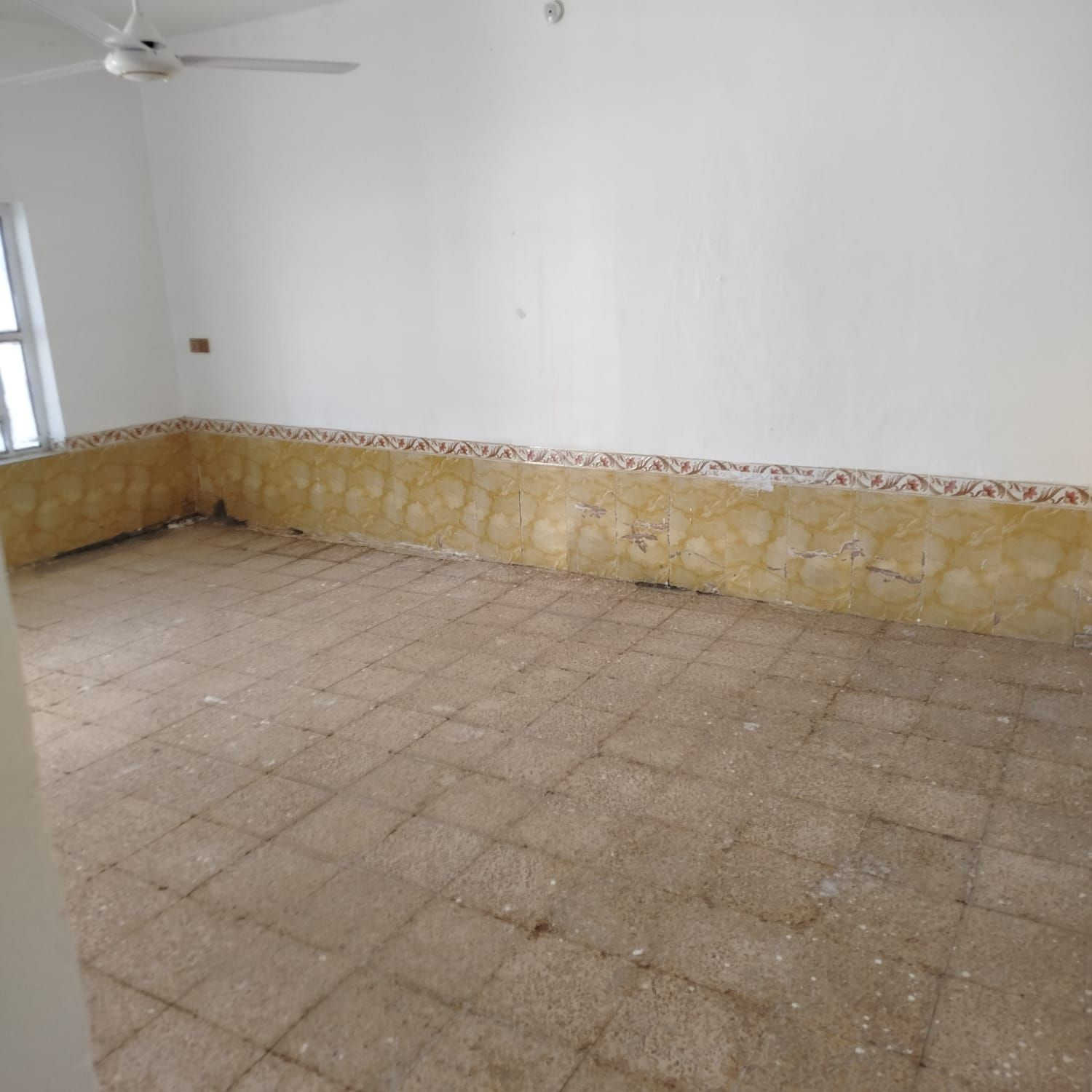 سلام عليكم بيت للبيع طابو صرف الوجهيه ٨ نزال ١٣ سعره ٦٥ بي مجال العنوان ورديه خلف مستشفئ الكفيل***********
