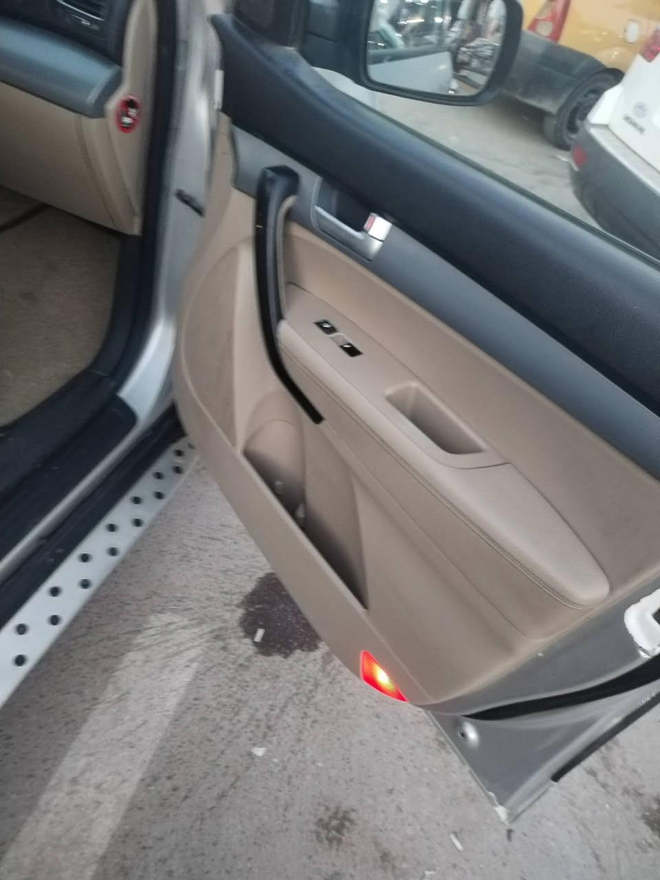 سلام عليكم سياره سورنتو 2014 خليجي البيع جاهزه حداديه تبريد تدفئه تخم تاير مكينه وكير كله شرط سياره جاهزه كهربائيات كله شغاله مابيه نقص برغي بيه كصت قماره فقط وبيبان ثنين مبدله مكلف بل نشر *********** مكان سياره سماوه قضاء الخضر سياره سبعه راكب
