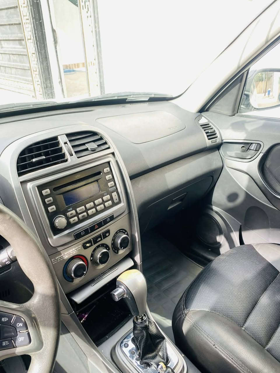 شيري تيجو برو 3 
كلين  كير ومحرك بشرط  بلادي بدون تحوير دفتر بانزين سنويه لل28 رقم الجديد طخم تايرات جديد ويل كروم 
طخم الكدام جديد كله جديد سيارة مابيها اي نواقص ‭٠٧٧٢ ٨٣٥ ٨٤٥٦‬ سعرها ٧٨ وبيها مجال
