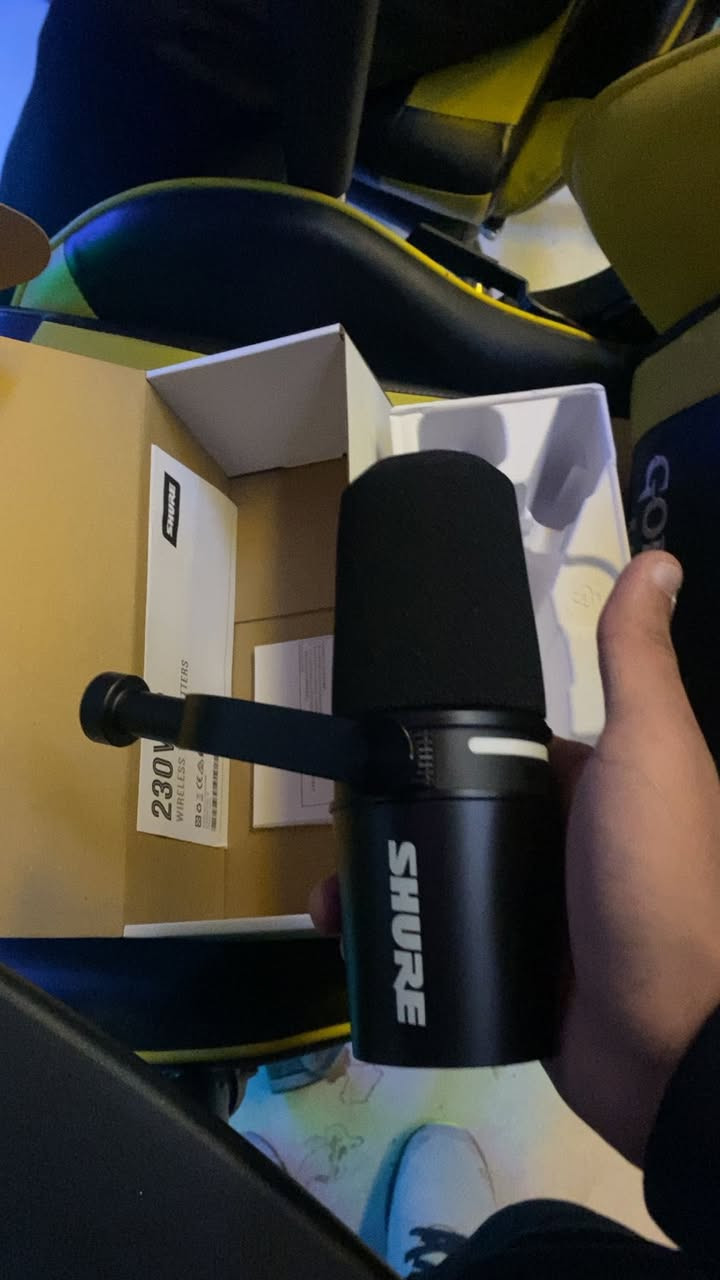 سلام عليكم
مايك  shure mv7+ usb شتريته ب 300$
ستاند مايك fifine شتريته ب 100$

 مو اوبن بوكس ولا شي  صوتهن يخبل كاصهن من امريكا اطيك بيهم ضمان  كلهن رايدهن ب 300الف تصفيه غراض
المكان الكراده


**إذا كنت صاحب هذا الإعلان وتريد حذفه لأي سبب، رجاءا أرسل رسالة إلى الدعم الفني**